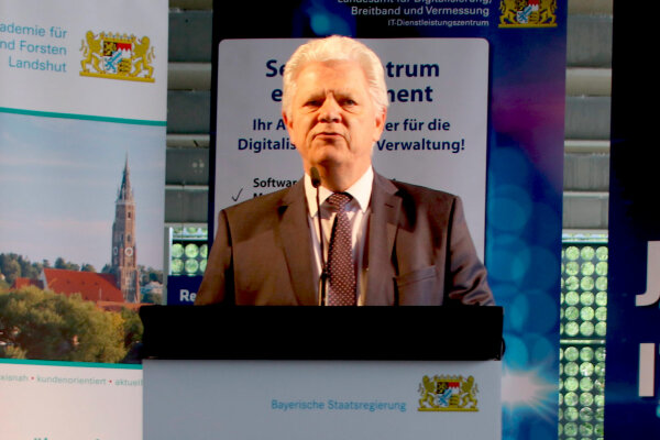FüAk-Präsident Eberl hält Rede bei Grundsteinlegung Marktredwitz