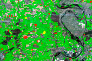 Luftaufnahme mit bunt eingefärbten Feldstücken