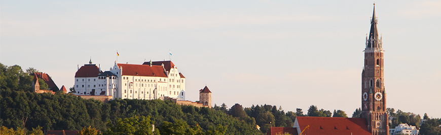 Stadtansicht Landshut mit Burg Trausnitz und Martinskirche